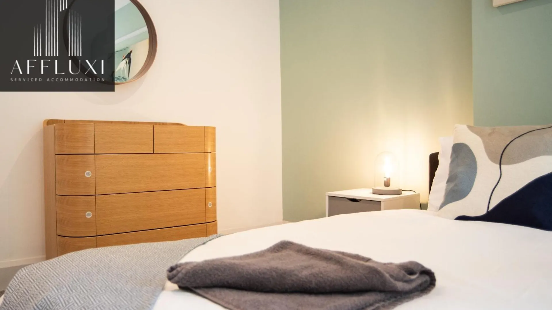 Spacious Nottingham Home With Garden Sleeps 9 Holiday home
