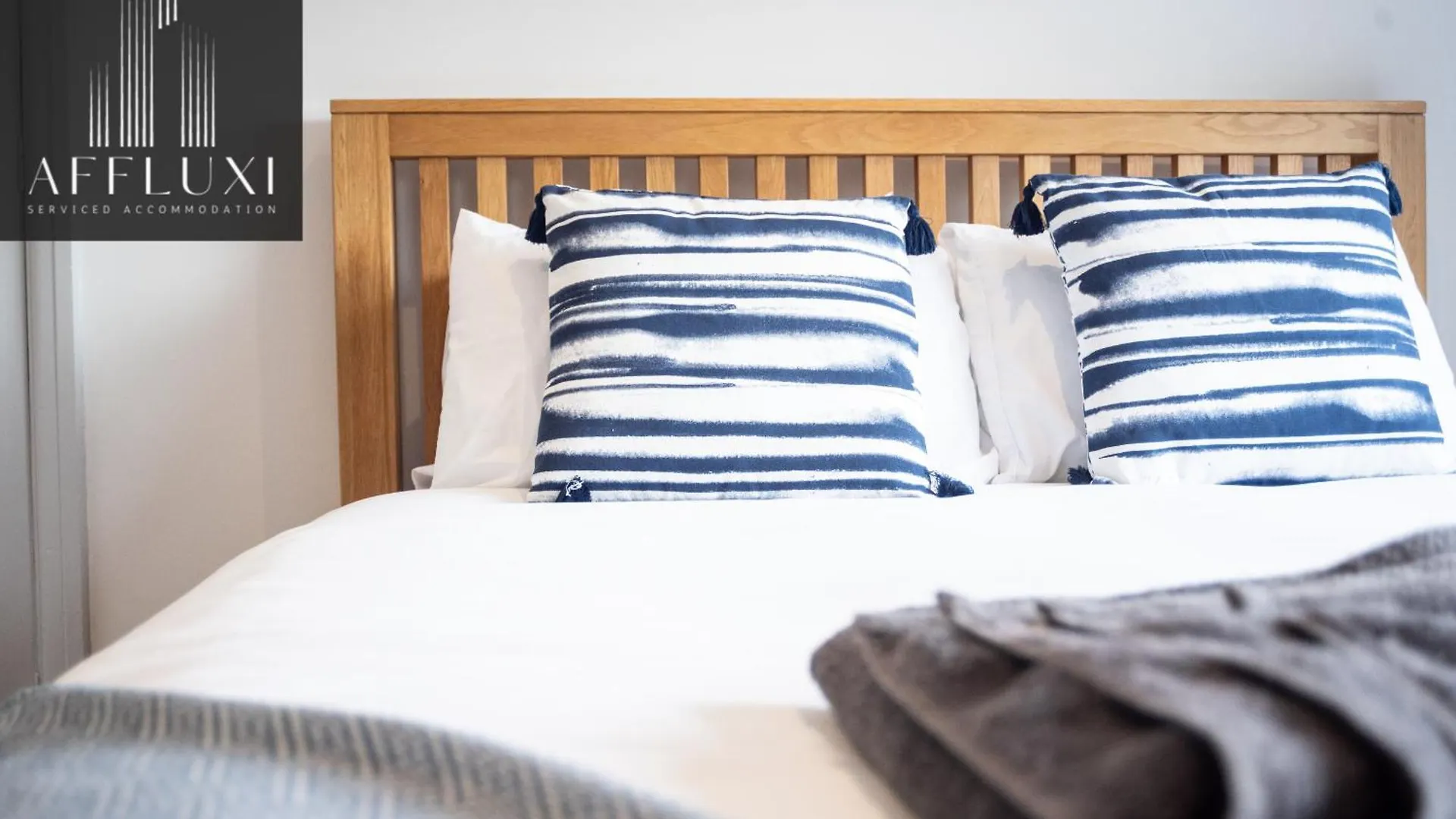 Spacious Nottingham Home With Garden Sleeps 9
