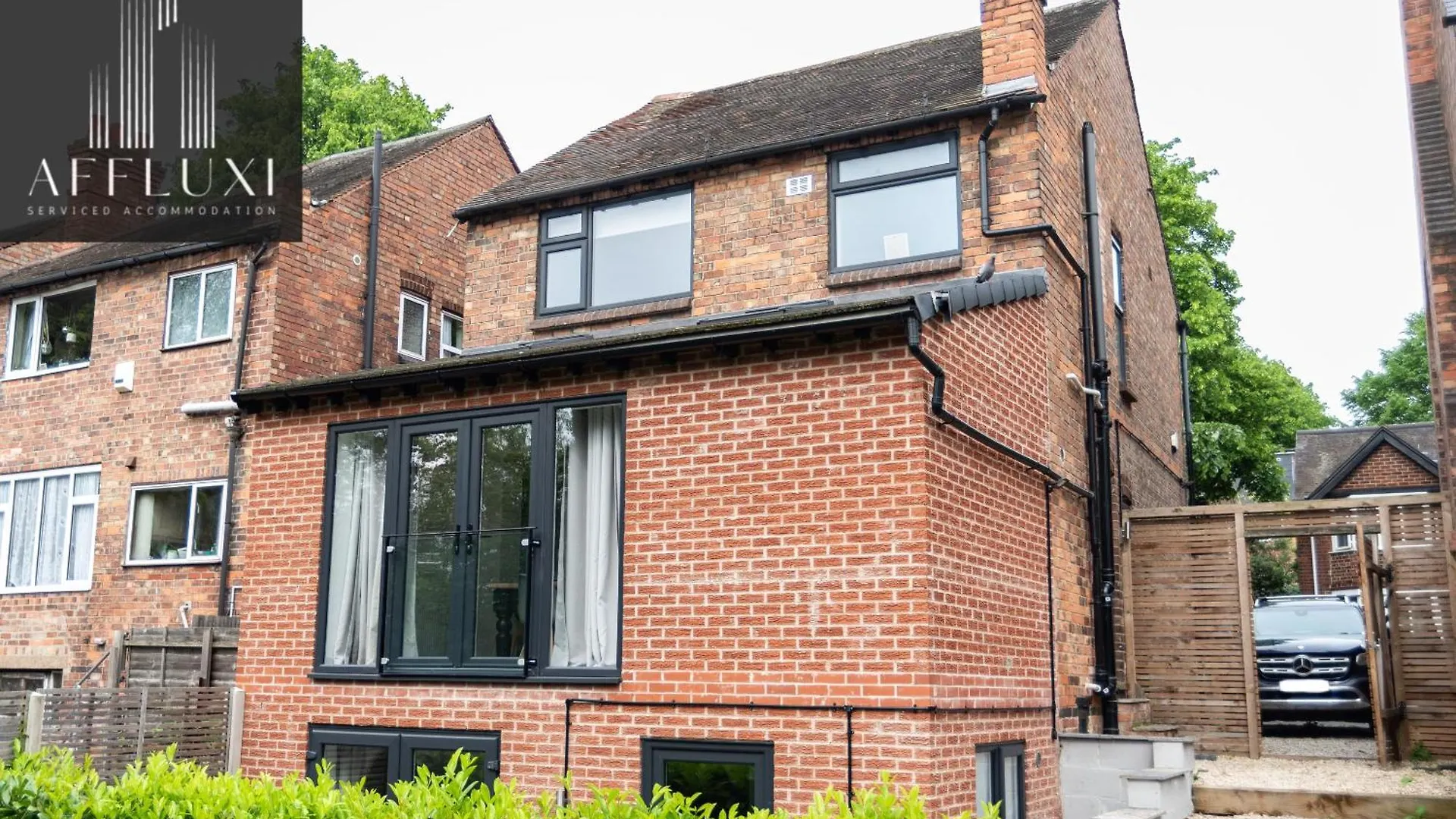 Spacious Nottingham Home With Garden Sleeps 9