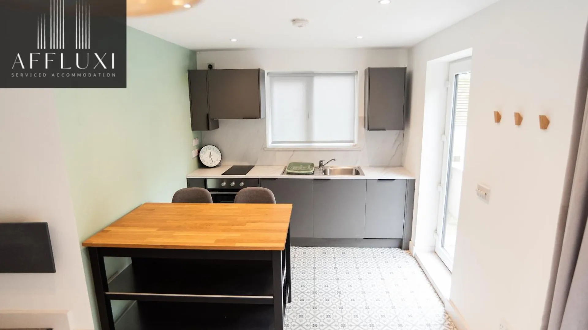 Spacious Nottingham Home With Garden Sleeps 9 Holiday home