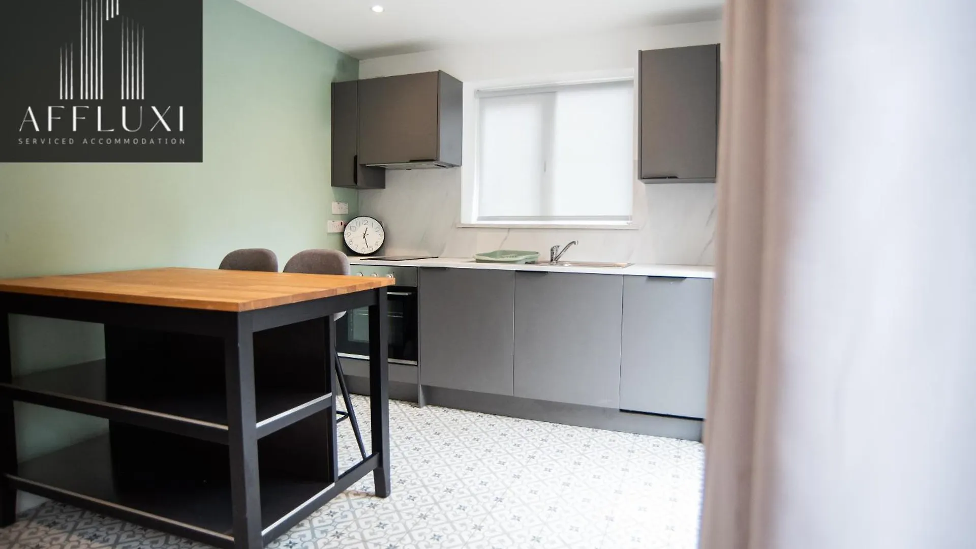 Spacious Nottingham Home With Garden Sleeps 9 Holiday home